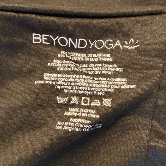 Beyond Yoga Pocket Infinity Scarf very soft and brand new with tags - Picture 5 of 8
